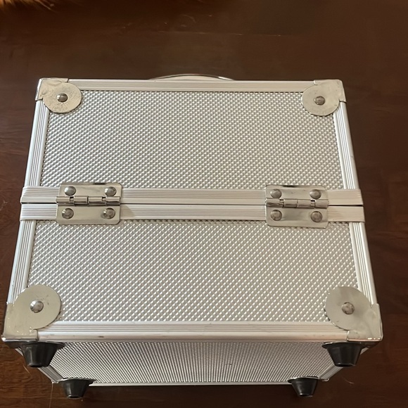 Stainless steel case with numeric lock - Picture 3 of 12